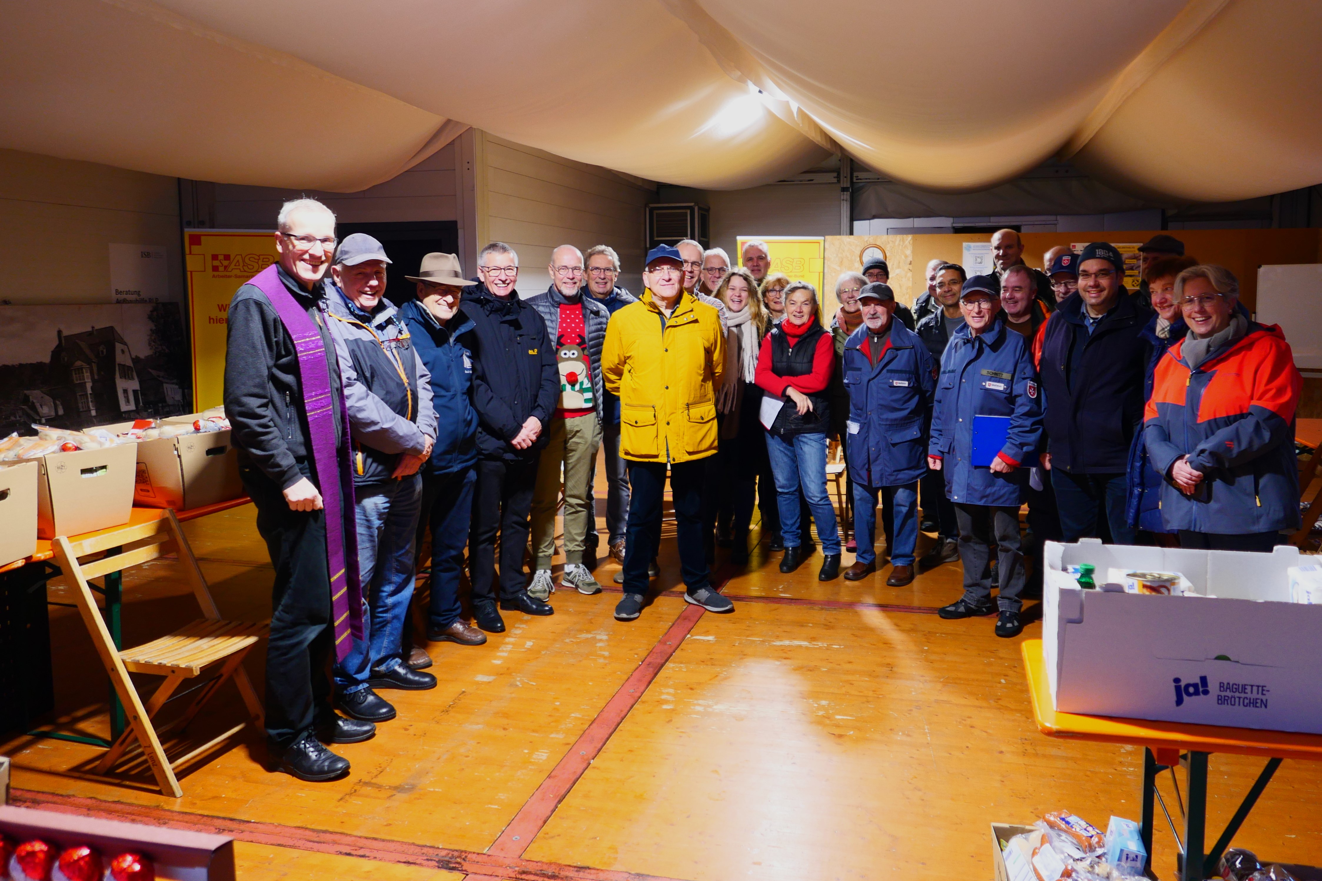 Mitglieder des LC Trier und Helfer des Ehranger Tafelprojekts